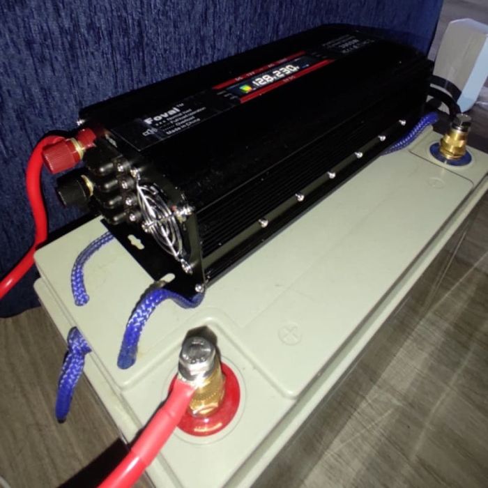 Інвертор 12V-220V FOVAL 3000W (перетворювач напруги FOVAL 3000 Вт)