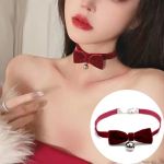Бархатный красный чокер с бантом и колокольчиком