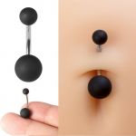 Пирсинг пупка с черными шариками